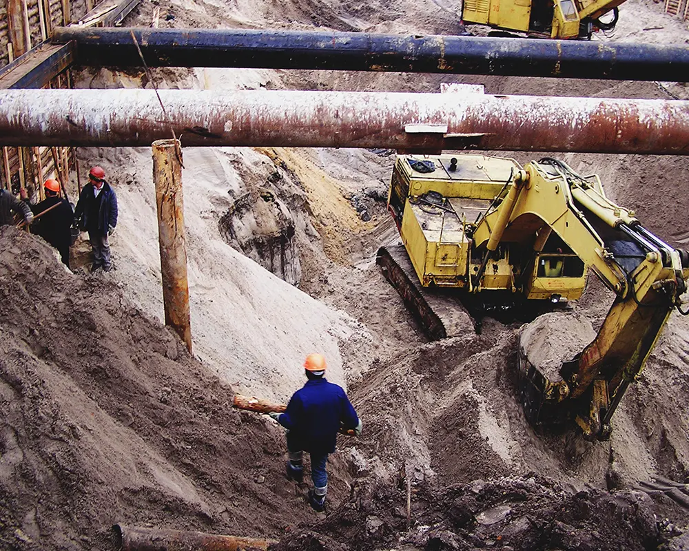 Bauarbeiter machen Kanal- und Leitungsbau